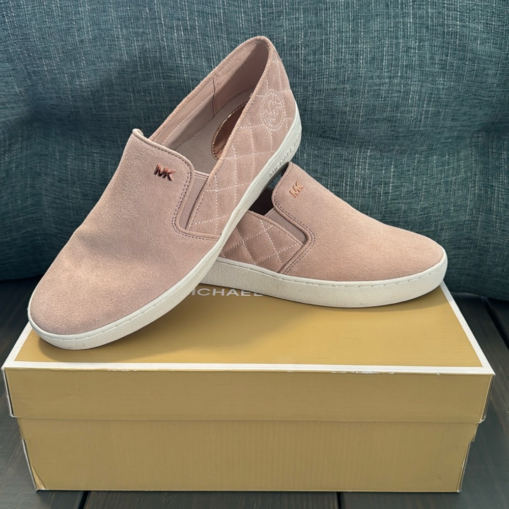 Michael Kors women’s Keaton Quilted Slip On Suede shoes size 7.5 soft pink